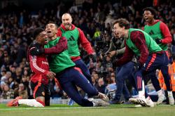 开云体育APP下载-曼城比分取胜谢联回，笑傲英超各队