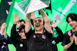 开云体育APP下载-G2翻盘KT，Hanssama开启传奇时刻小组赛2:1（柏林）