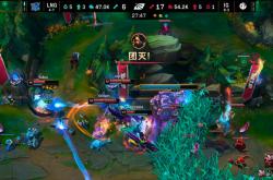 开云平台-英雄联盟惊险逆转取胜，粉丝狂欢不已