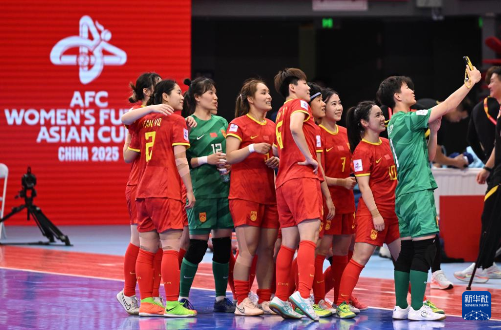 跨国足球对决，女队喜获胜利！