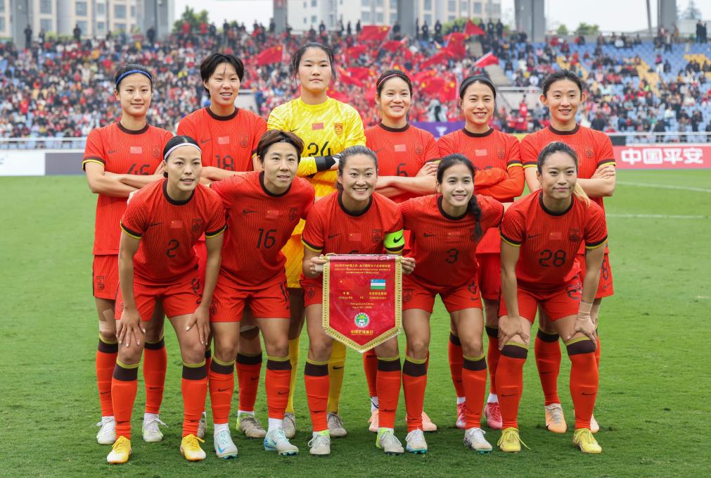 跨国足球对决，女队喜获胜利！