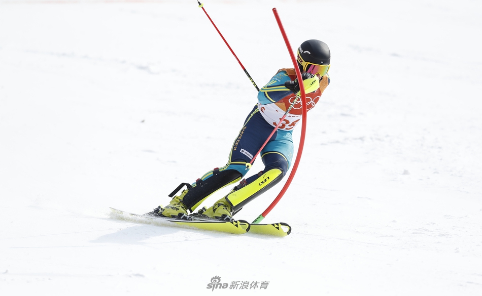 神奇瞬间:瑞典和中国滑雪选手逆袭夺冠 神奇瞬间:瑞典和中国滑雪选手逆袭夺冠