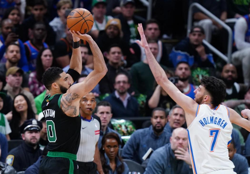 凯尔特人队快速反击接连得手,制造对手压力 凯尔特人队快速反击接连得手,制造对手压力