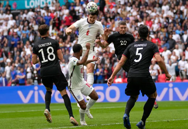 英格兰碾压里昂,穆勒状态火热 英格兰碾压里昂,穆勒状态火热